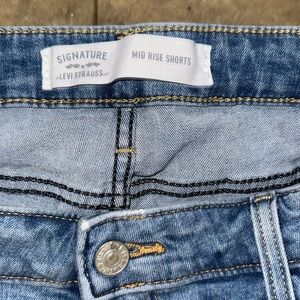 Womens vintage High Rise Levi's Denim shorts